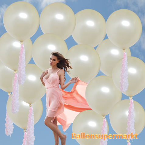 Große Luftballons in Creme zur Hochzeit